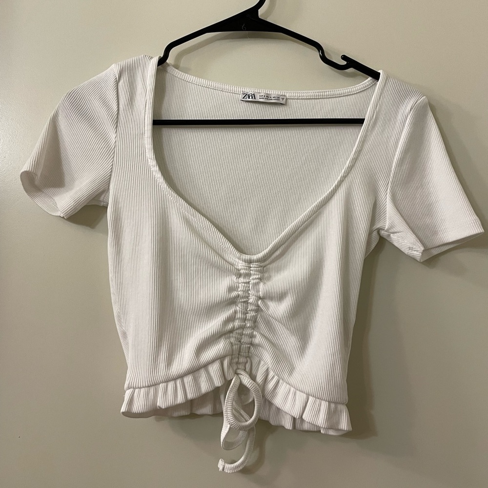Zara ribbed, runched and ruffled short sleeve crop top